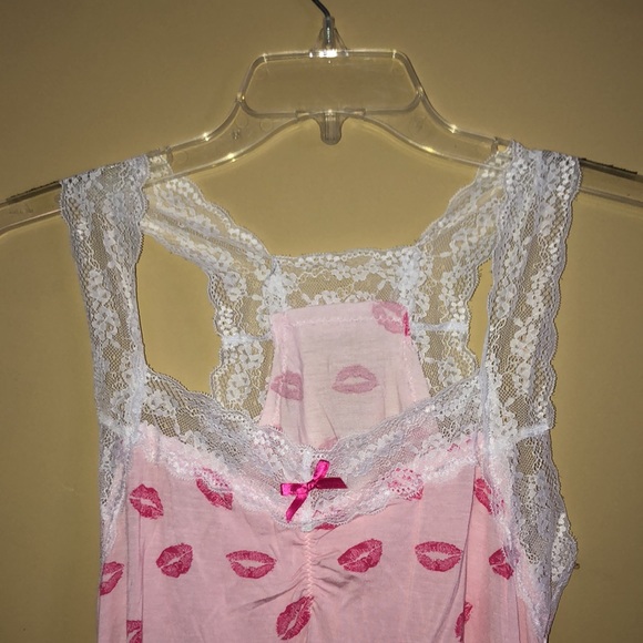 Brand new night gown - Picture 2 of 4